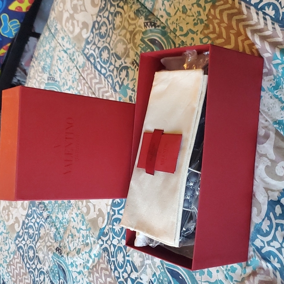 Valentino Free rockstud spike pool slide comes with dust bag and box Valentino - Picture 11 of 14